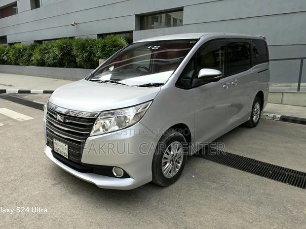 Toyota Noah 2014 Silver