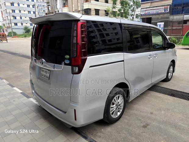 Toyota Noah 2014 Silver