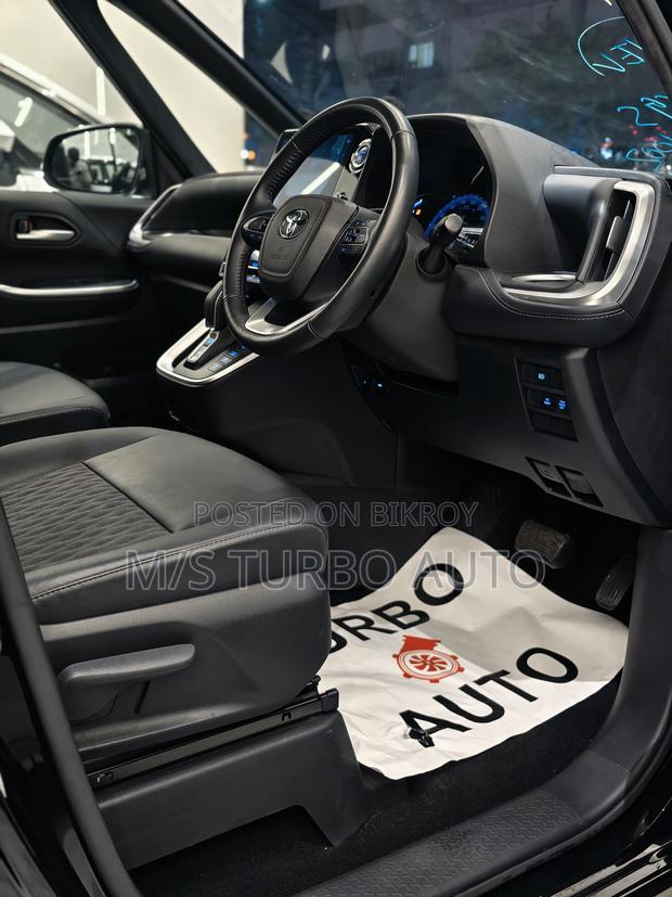 Toyota Noah 2022 Black