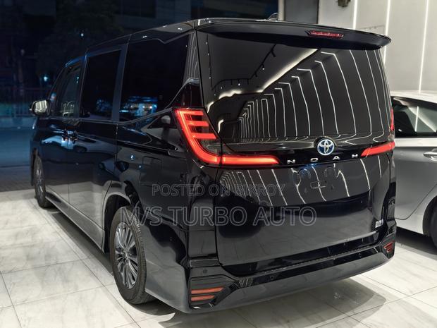 Toyota Noah 2022 Black