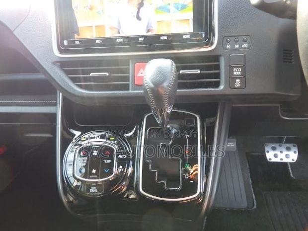 New Toyota Noah 2021 Pearl
