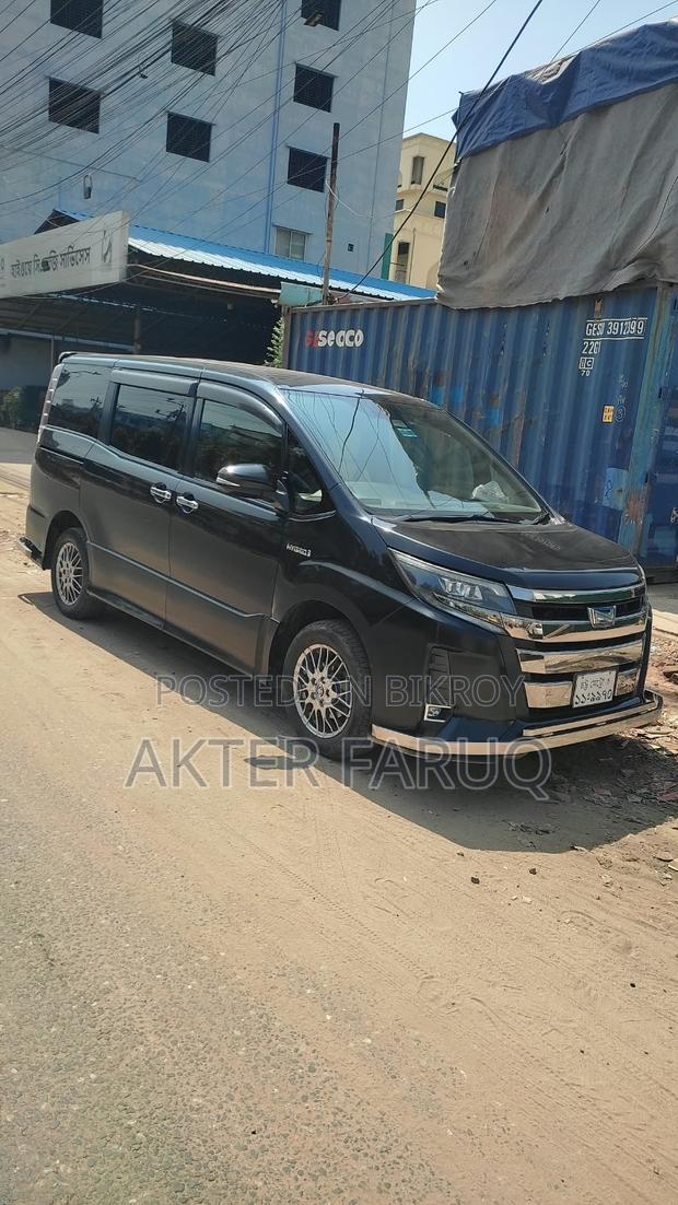 Toyota Noah 1.8 FWD Hybrid (7 seater) 2018 Black