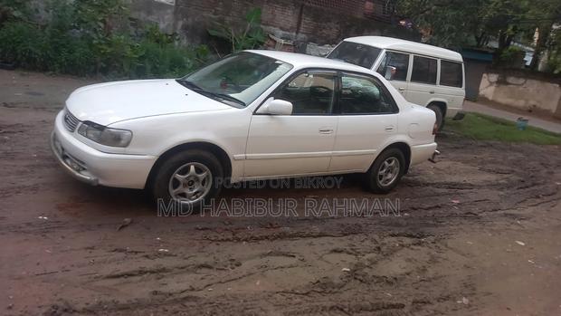 Toyota Corolla Sedan 2001 White