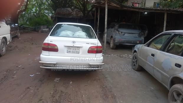 Toyota Corolla Sedan 2001 White