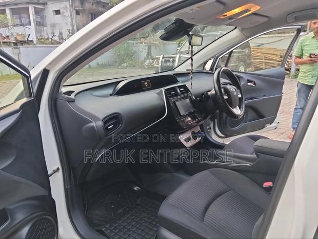 Toyota Prius 2017 Pearl