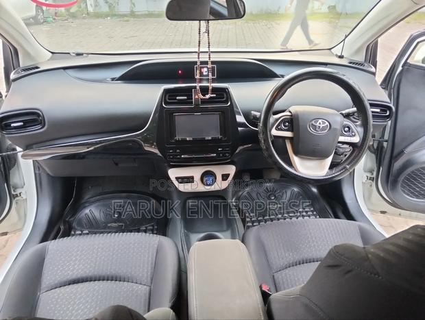 Toyota Prius 2017 Pearl