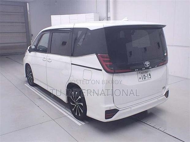 Toyota Noah 2022 Pearl