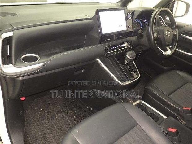 Toyota Noah 2022 Pearl