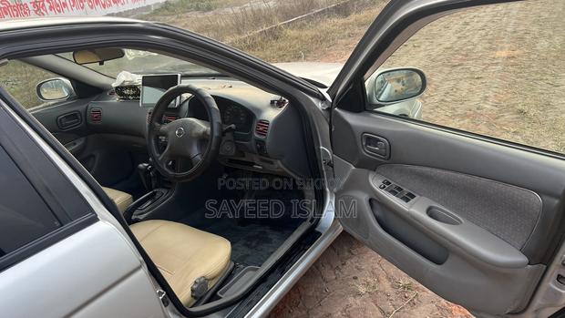 Nissan Sunny 2004 Silver