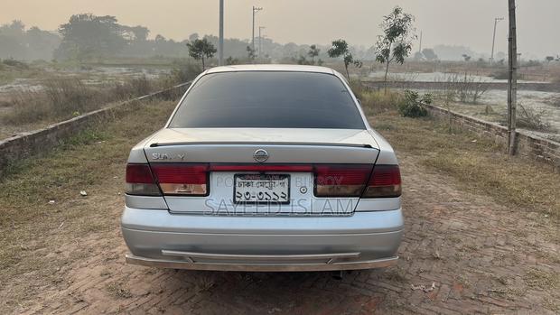 Nissan Sunny 2004 Silver