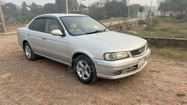 Nissan Sunny 2004 Silver