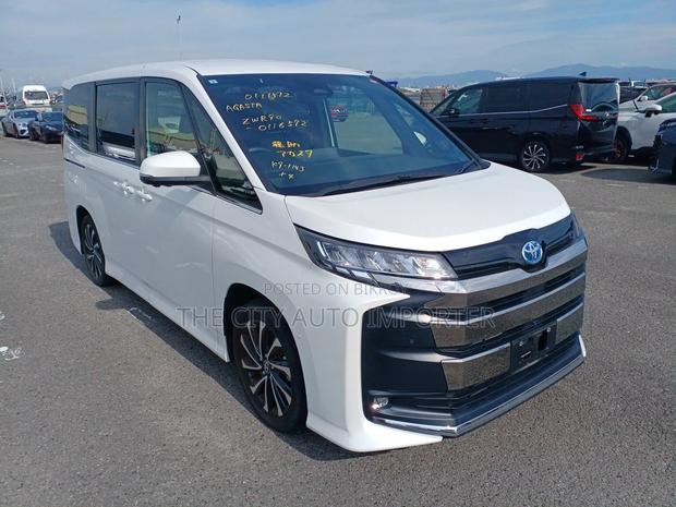 Toyota Noah 2023 Pearl