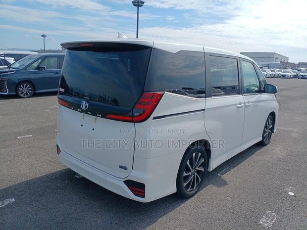 Toyota Noah 2023 Pearl