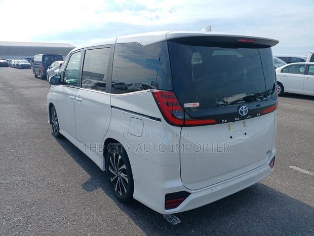 Toyota Noah 2023 Pearl