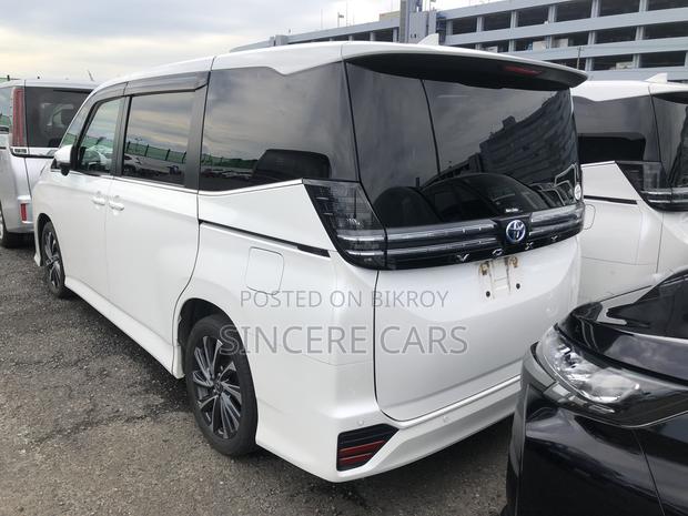 Toyota Voxy 2022 Pearl