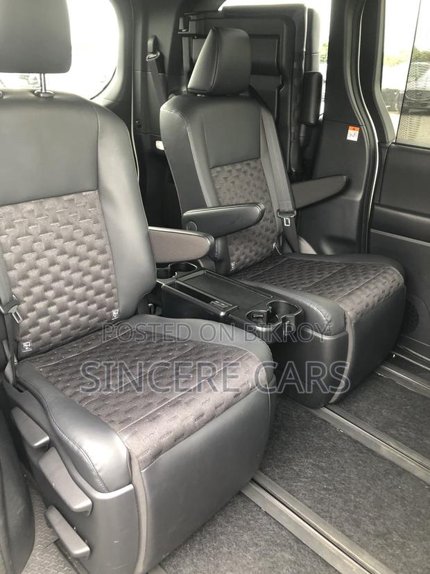 Toyota Voxy 2022 Pearl