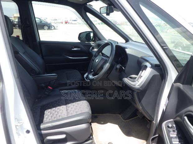 Toyota Voxy 2022 Pearl