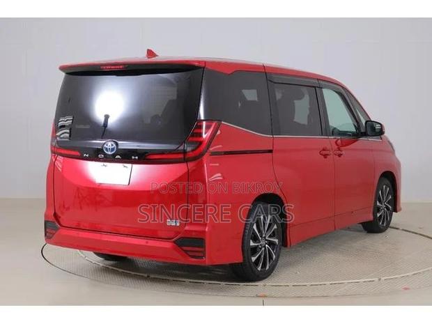 Toyota Noah 2022 Red