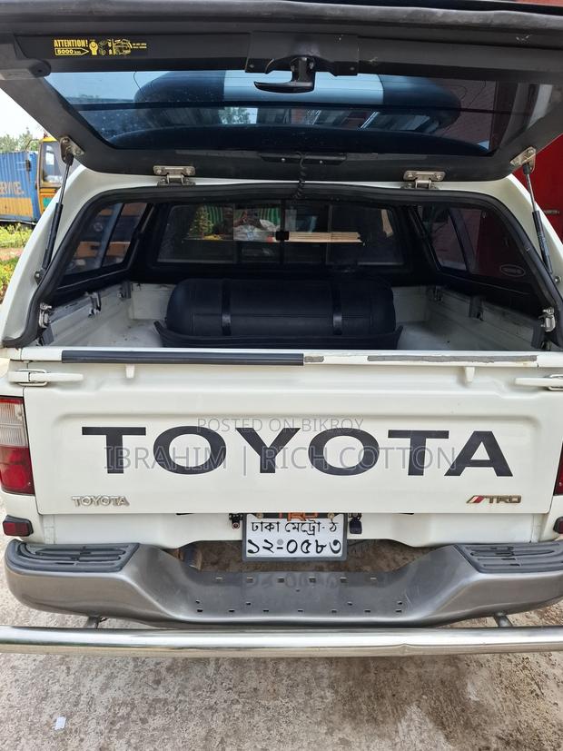 Toyota Hilux 2.5 Cab 2005 White