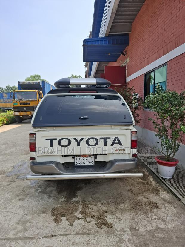 Toyota Hilux 2.5 Cab 2005 White