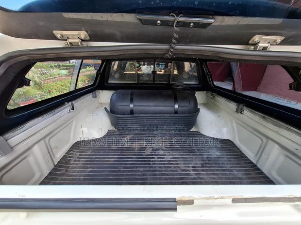 Toyota Hilux 2.5 Cab 2005 White