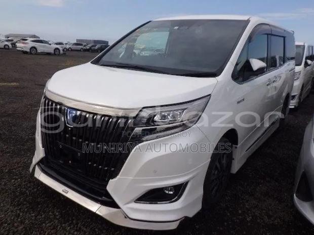 Toyota Esquire 1.8 FWD Hybrid (7 seater) 2021 Pearl