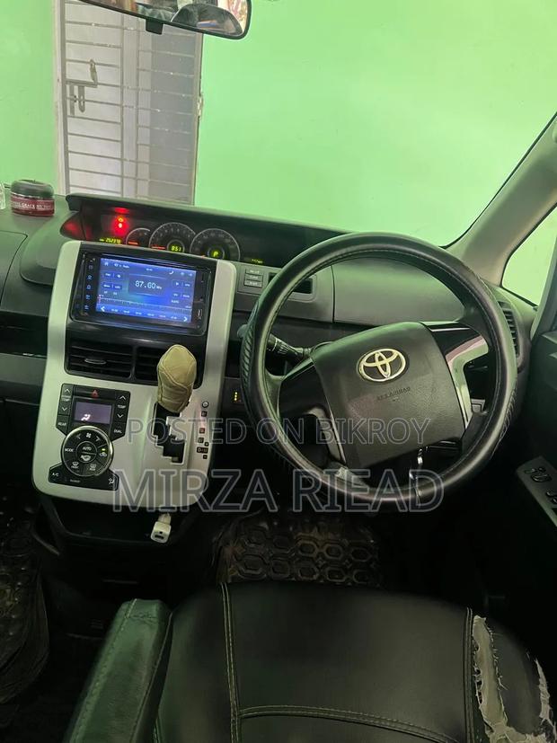 Toyota Noah 2012 Silver