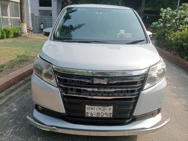 Toyota Noah 2.0 FWD (7 Seater) 2014 Silver