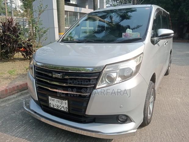 Toyota Noah 2.0 FWD (7 Seater) 2014 Silver