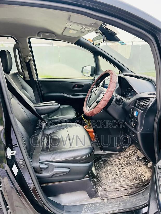 Toyota Noah 1.8 FWD Hybrid (7 seater) 2020 Black