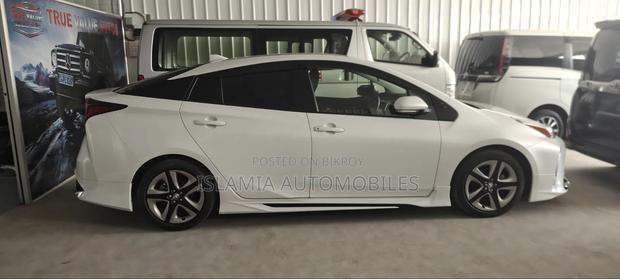 Toyota Prius 2021 Pearl
