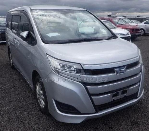 Toyota Noah 1.8 FWD Hybrid (7 seater) 2021 White