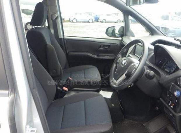 Toyota Noah 1.8 FWD Hybrid (7 seater) 2021 White