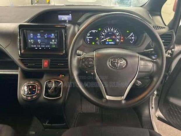 Toyota Noah 2.0 FWD (7 Seater) 2021 Silver