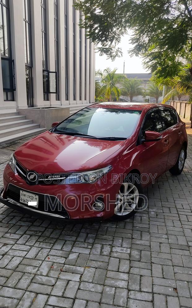 Toyota Auris 2013 Red
