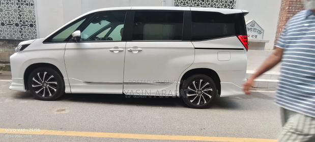 Toyota Noah 2023 Pearl