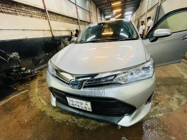 New Toyota Corolla Fielder 1.5 Hybrid FWD 2018 Silver