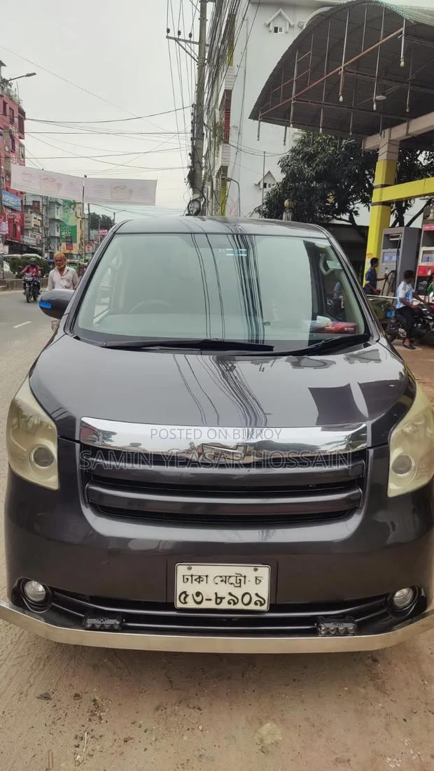 Toyota Noah 2.0 143hp AWD (8 Seater) 2009 Black