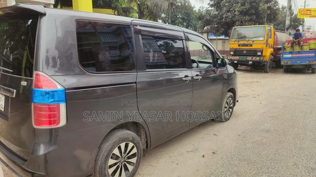 Toyota Noah 2.0 143hp AWD (8 Seater) 2009 Black