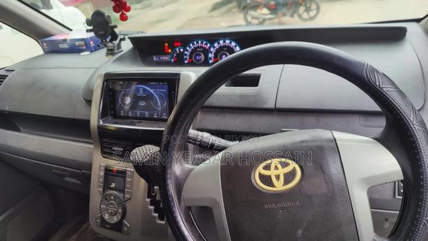Toyota Noah 2.0 143hp AWD (8 Seater) 2009 Black