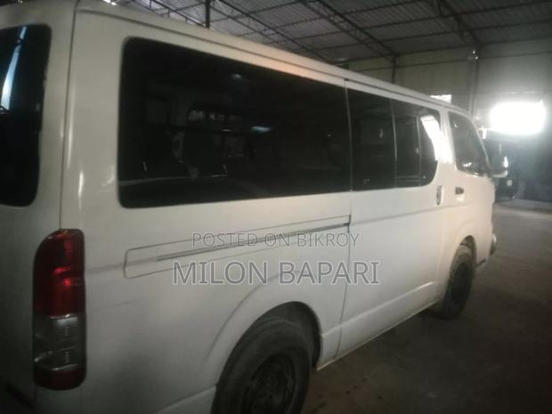 Toyota Grand HiAce 2002 White