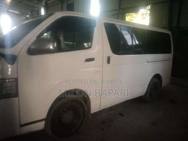 Toyota Grand HiAce 2002 White