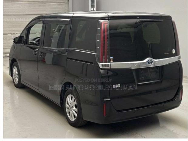 Toyota Noah 1.8 FWD Hybrid (7 seater) 2021 Black