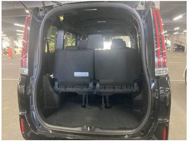 Toyota Noah 1.8 FWD Hybrid (7 seater) 2021 Black