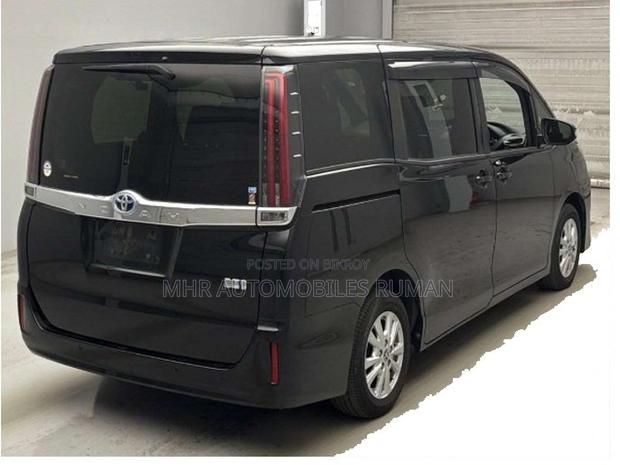 Toyota Noah 1.8 FWD Hybrid (7 seater) 2021 Black