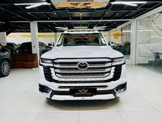 New Toyota Land Cruiser LC300 2025 White