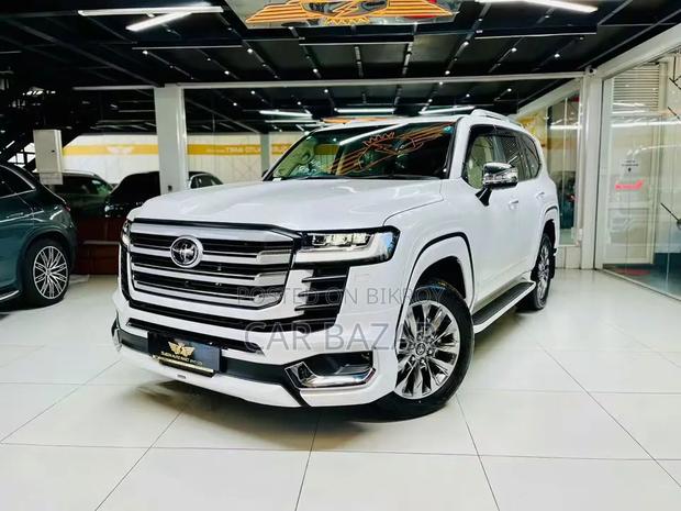 New Toyota Land Cruiser LC300 2025 White