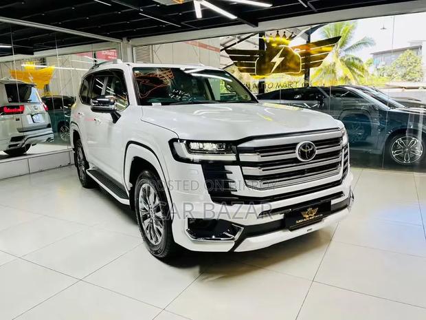 New Toyota Land Cruiser LC300 2025 White