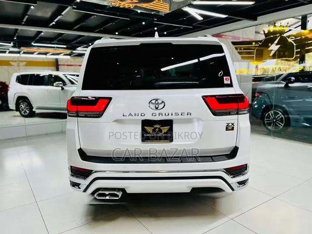 New Toyota Land Cruiser LC300 2025 White