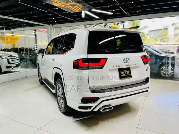 New Toyota Land Cruiser LC300 2025 White